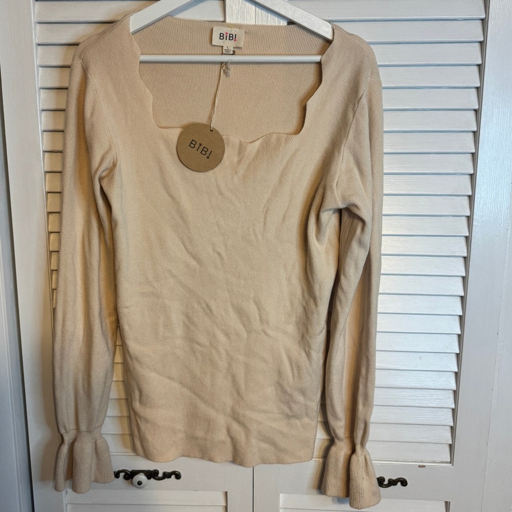 Bibi Womens‎ NWT Scallop Neck Tulip Sleeve Neutral Chic Sweater SZ L